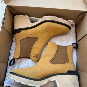 Sorel Women's Hi-Line Heel Chelsea Boots